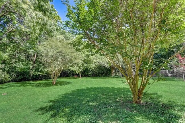 Building Photo - 100 Sadler Ct