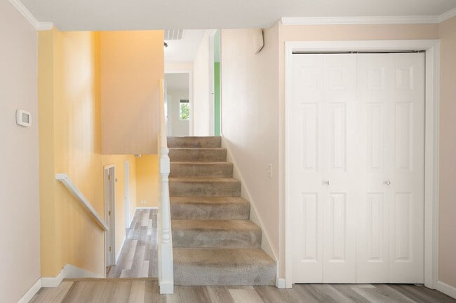 Building Photo - Four Bedroom Dream House