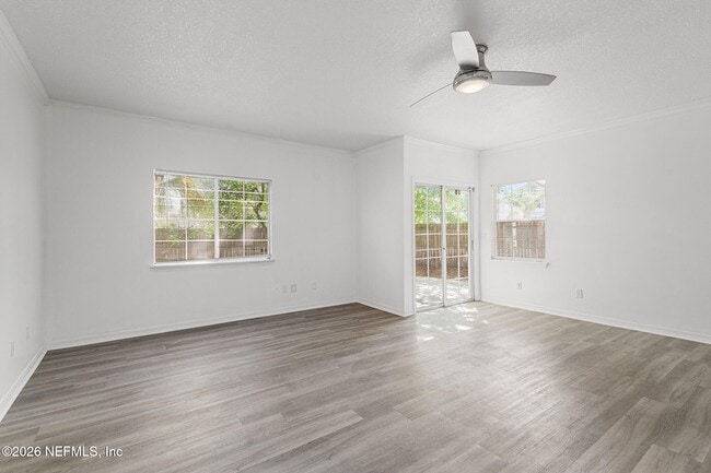 Building Photo - 330 Sunrise Cir