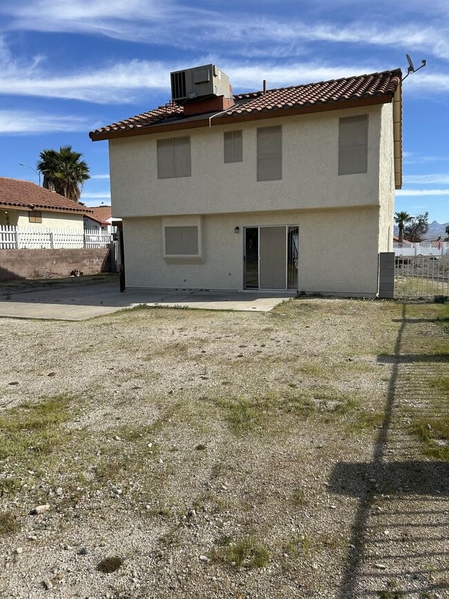 Building Photo - 3 bedroom 3 bath home