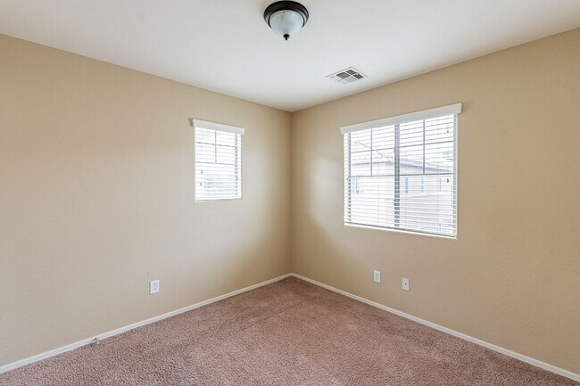 Building Photo - 3 bedroom home in Surprise