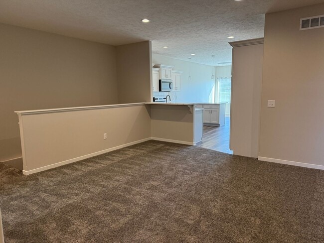 Building Photo - 3-Stall Garage 2 bedroom/2.5 bathroom ranc...