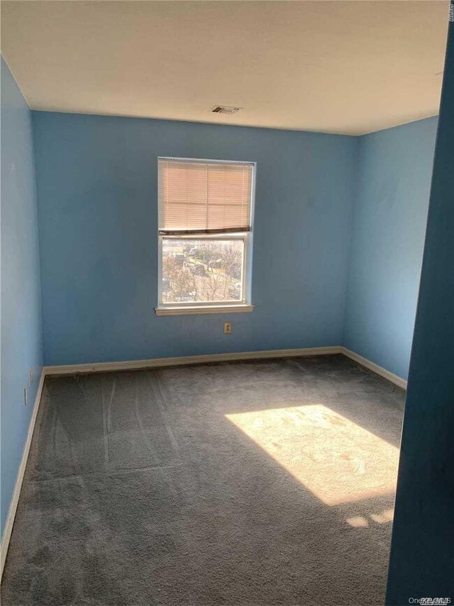 Building Photo - 75-18 Aquatic Dr