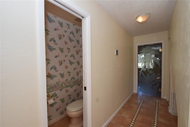 Building Photo - 74 Lake Forest Pl