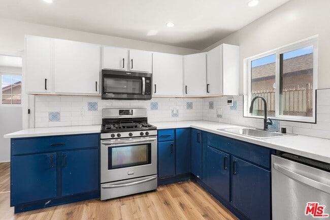 Building Photo - 1351 W 70th St