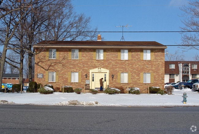 Building Photo - Old Colony Apts.