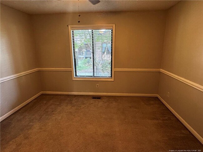 Building Photo - 6743 Irongate Dr