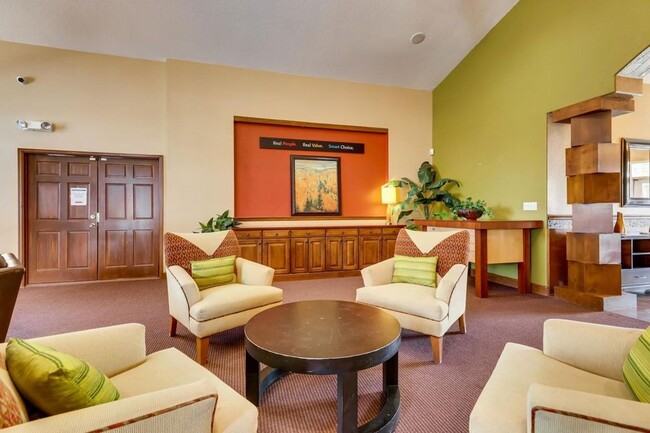 Building Photo - Stunning Modern 2 bedroom Townhome!!!