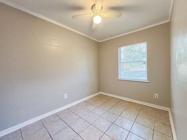 Building Photo - 1410 Nylic St