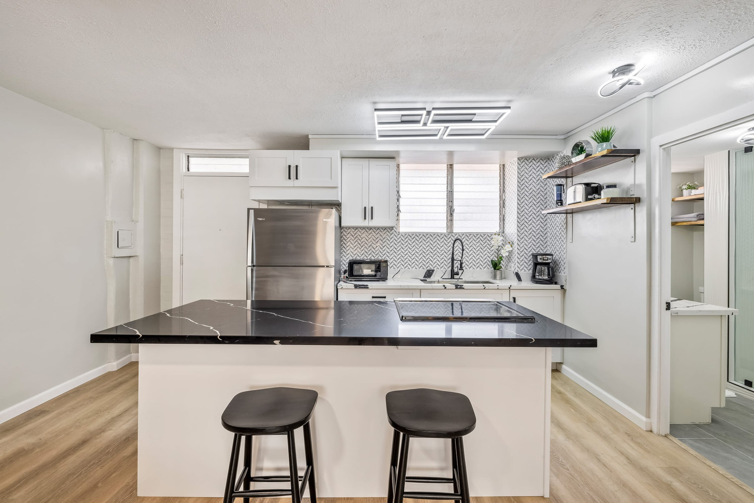 Building Photo - 225 Lili?uokalani Avenue-SI ID1234486P