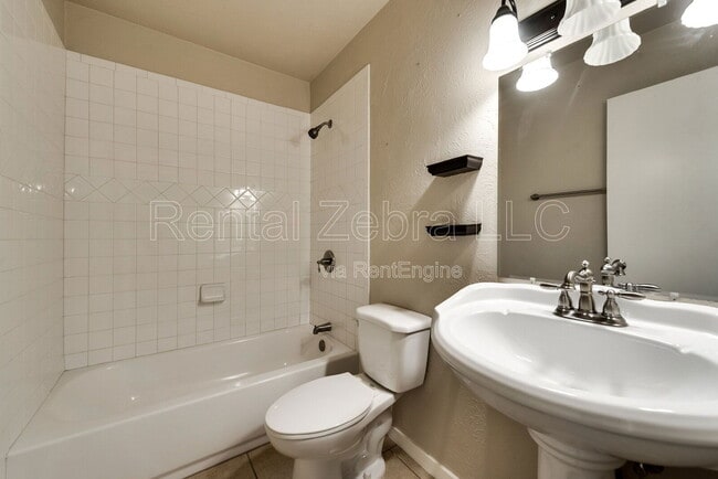 Building Photo - 7113 Edinburg Dr