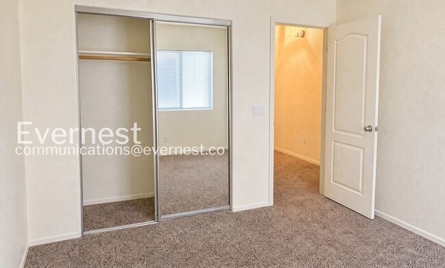 Building Photo - 3 Bed, 2 Bath Home with Fenced Yard & Garage / Vouchers Accepted / Available Now!