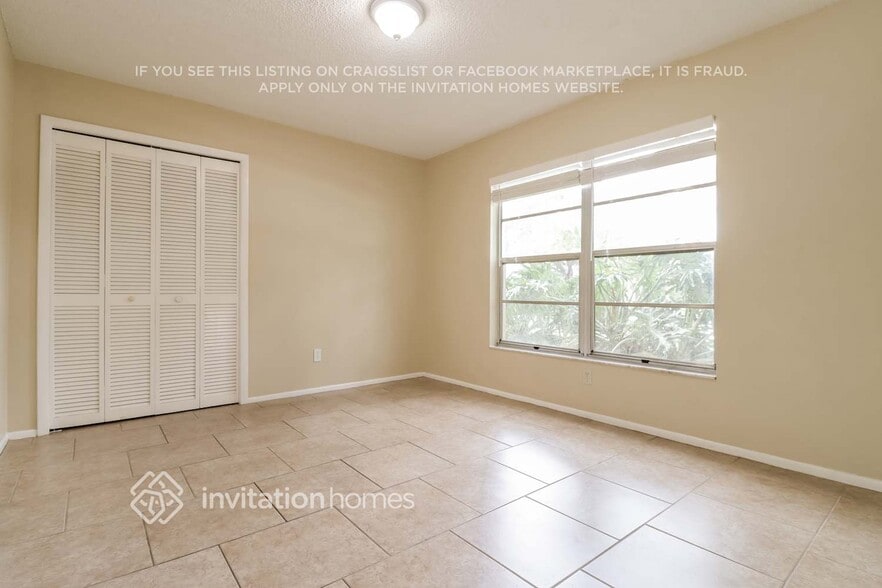 Building Photo - 3700 Montclair Dr