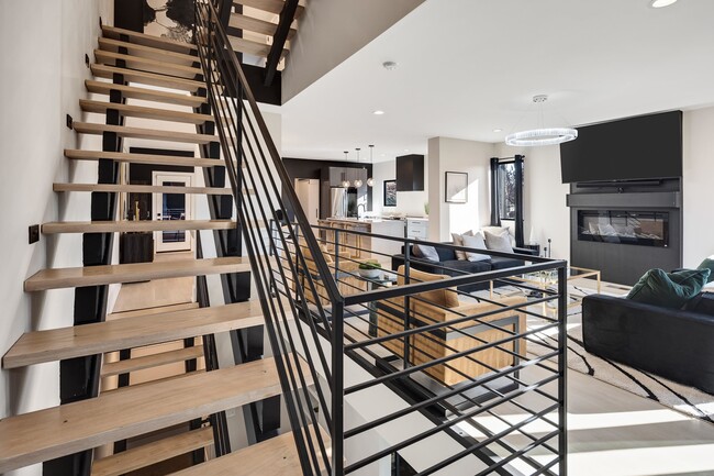 Building Photo - 400 E Pontotoc Ave