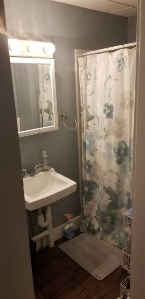 Bathroom - 370 N State St
