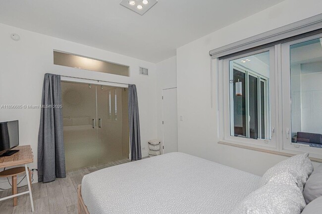 Building Photo - 2301 Collins Ave
