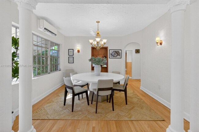 Building Photo - 1305 Alhambra Cir