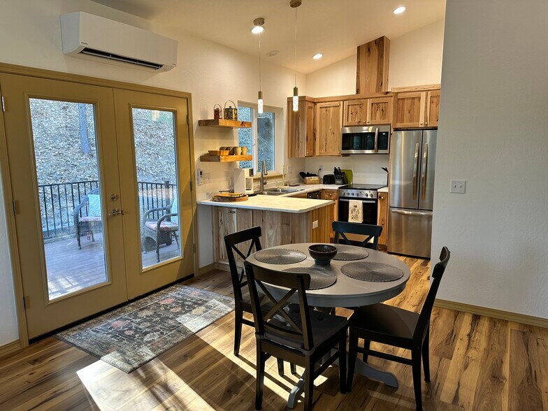 Building Photo - 1615 Virginia Ln