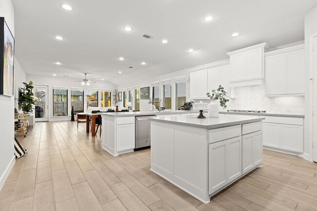 Building Photo - 1909 Sir Nathaniel Ln