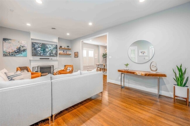 Building Photo - 808 Woodrow St