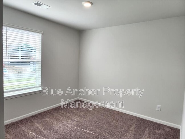 Building Photo - 1015 Course Ln