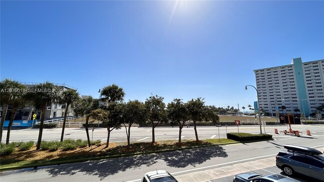 Building Photo - 4117 Bougainvilla Dr