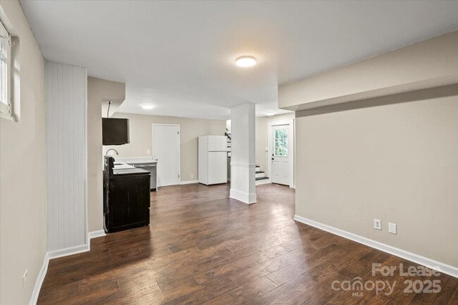 Building Photo - 904 Edgewood Cir