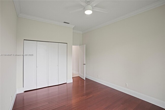 Building Photo - 720 Cypress Pointe Dr W