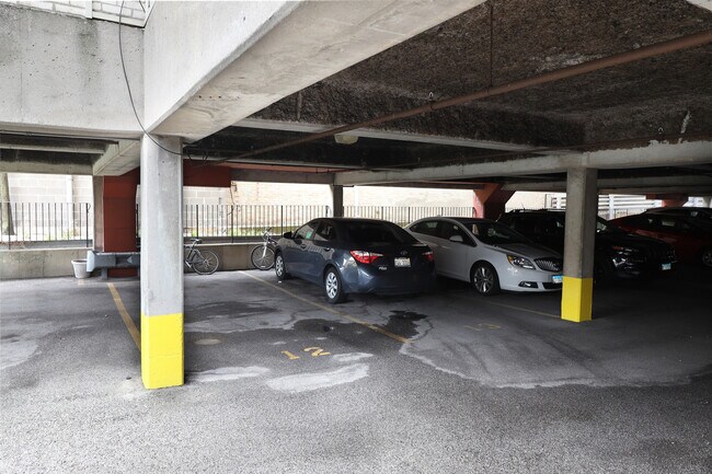 Building Photo - 6040 N Troy St