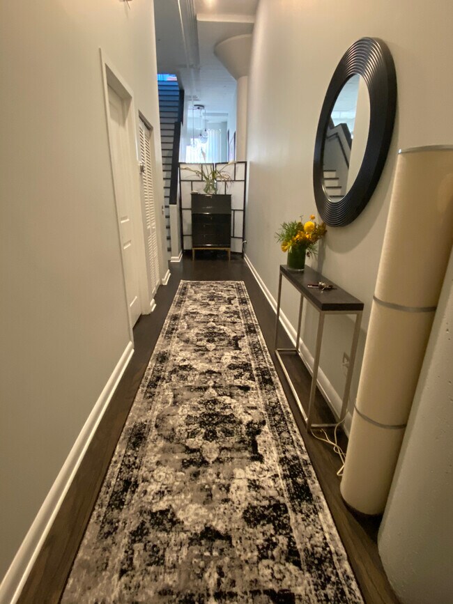 Building Photo - 2750 N Wayne Ave