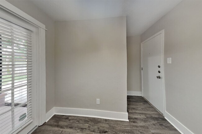 Building Photo - 2142 Musket Ridge Dr
