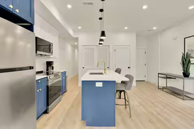 Building Photo - 1630 K St NE