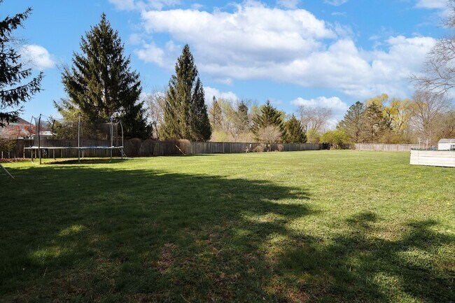 Building Photo - 877 Fair Way