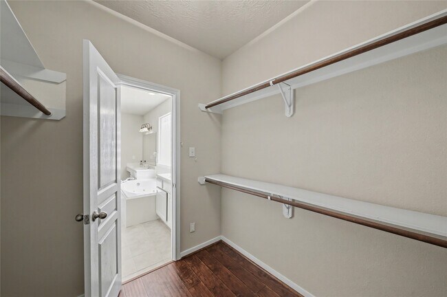 Building Photo - 17422 Memorial Blossom Dr