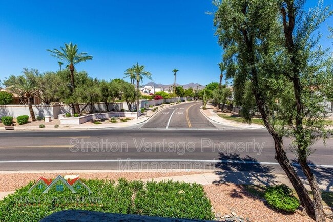 Building Photo - 10015 E Mountain View Rd