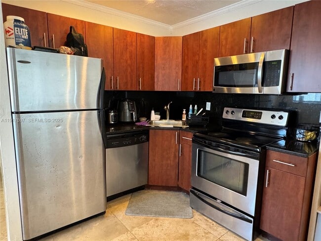 Building Photo - 1856 NE 46th St