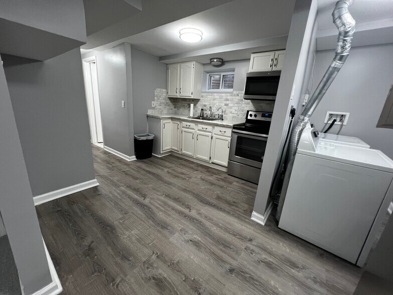 Building Photo - 2317 Glenmore Terrace