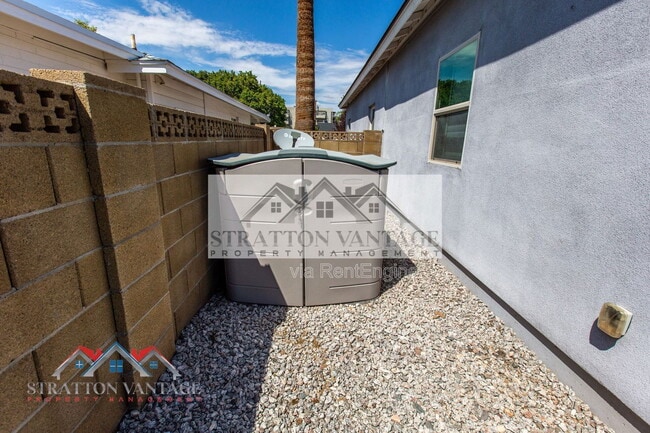 Building Photo - 2249 E Sells Dr