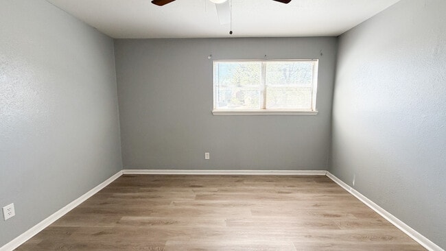 Building Photo - Kentwood Apartments