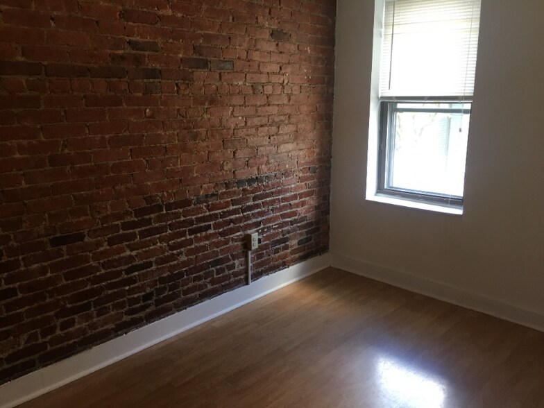 Building Photo - 283 W 3rd St