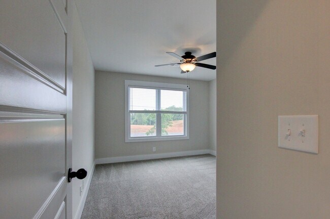 Building Photo - Whoa....this is sharp and new in every roo...