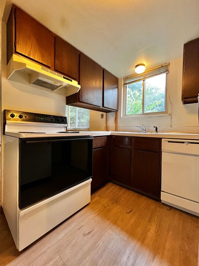 Building Photo - Dartmouth125 (KC-AM)