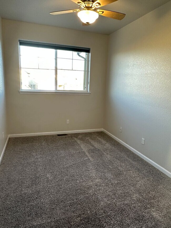 Building Photo - Spacious 3 bedroom townhome near Peterson ...