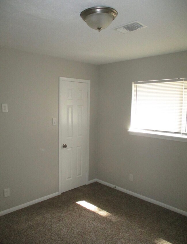 Building Photo - 2921 Roseheath Ln