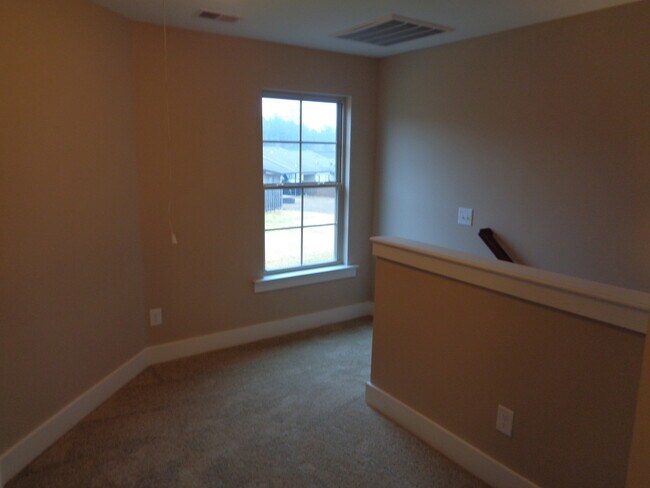 Building Photo - 4395 Ridgemont Cir
