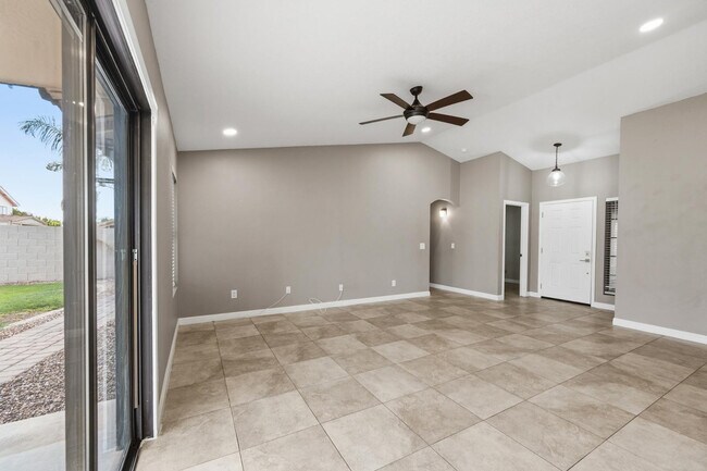 Building Photo - 5531 E Elena Ave