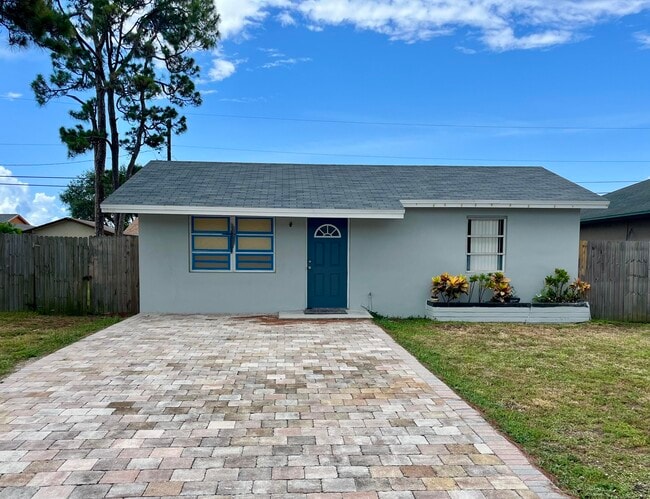 Building Photo - 3566 Ivanhoe Ave