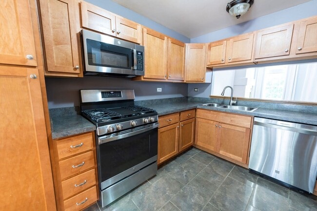 Building Photo - 754 Savannah Ln