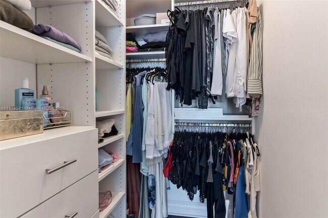 Building Photo - 21205 Yacht Club Dr