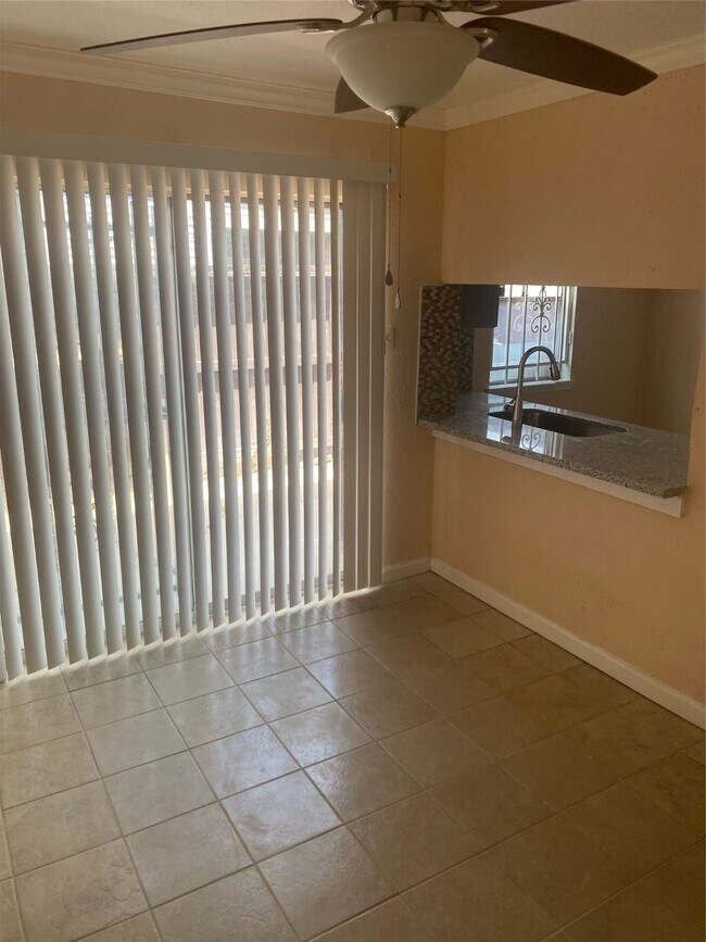 Building Photo - 9350 Country Creek St